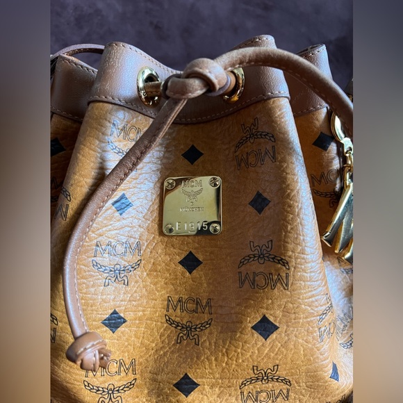 MCM MADE IN GERMANY BUCKET BAG - Picture 3 of 13